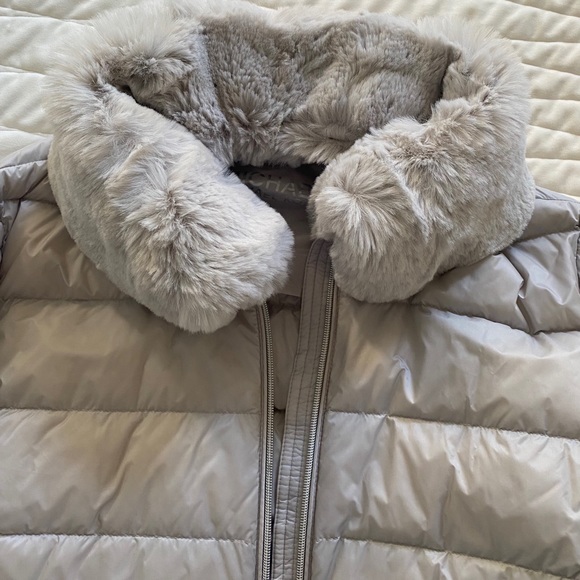 Michael Kors Faux Fur Trim Quilted Nylon Belted Puffer Coat in Large - Picture 12 of 15